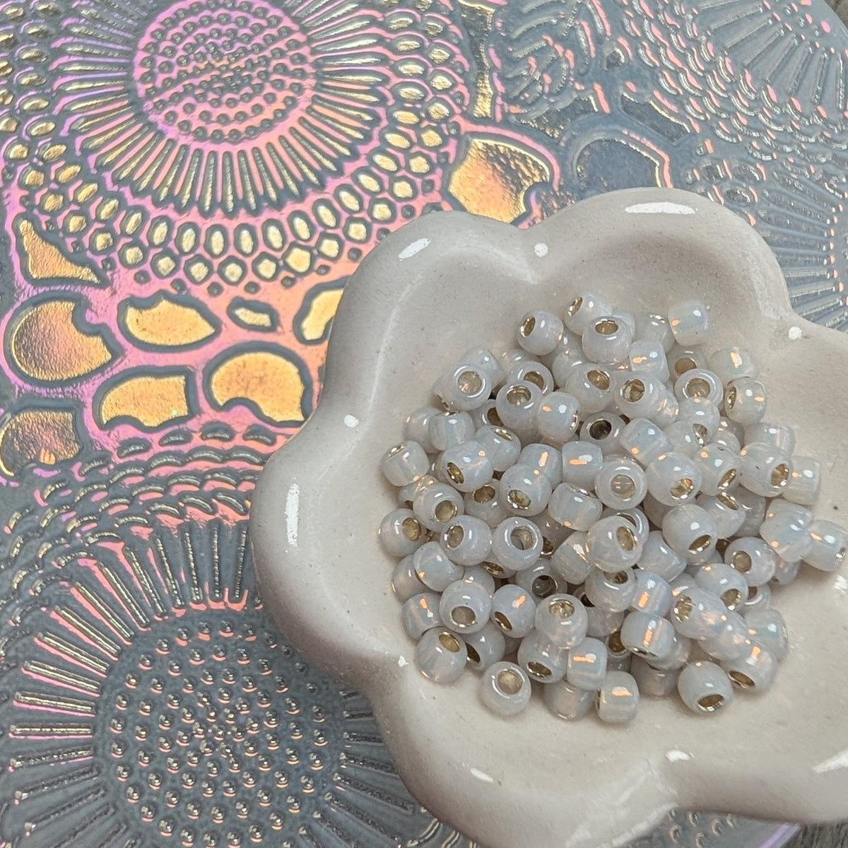 8/0-576A Gilt Lined Cloud – Beads To Live By
