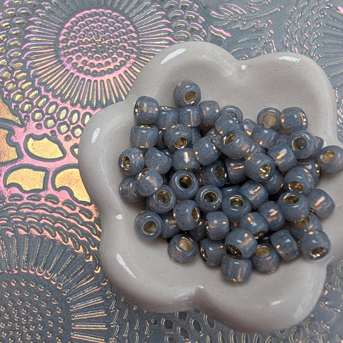 6/0-576B Smoke Gilt Lined – Beads To Live By