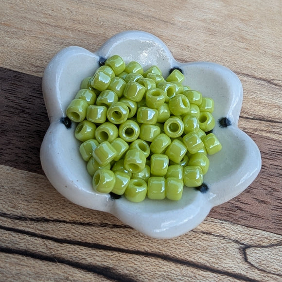 6/0-431A Pale Lime Luster