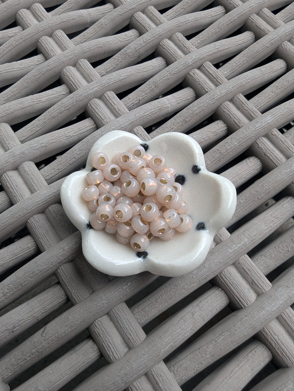 6/0-579 Pale Rose Alabaster