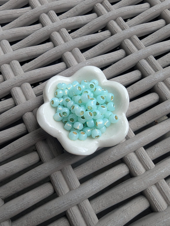 6/0-571A Mint Alabaster