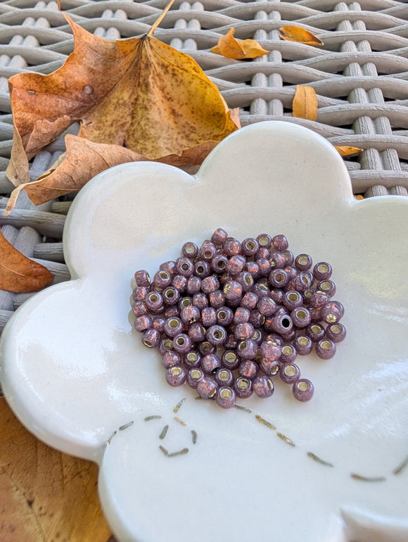 6/0-581B Alabaster Mauve