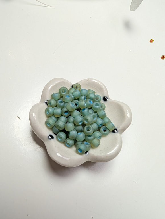 6/0-F374G Frosted Blue/L Yellow